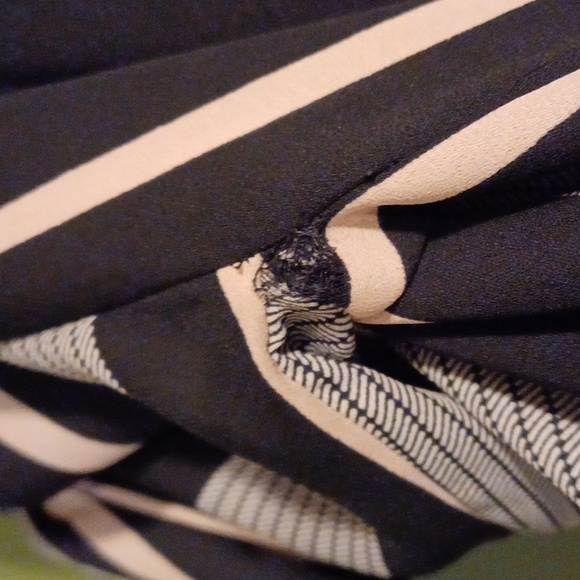 Worthington Blouse - Picture 8 of 8